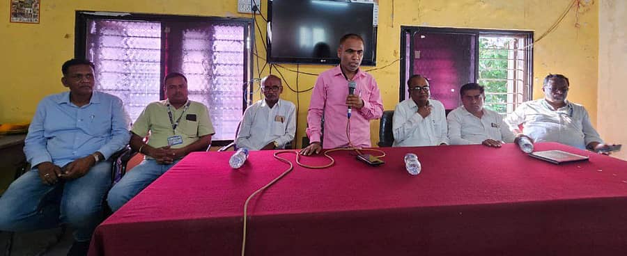 ಚಿಕ್ಕೋಡಿ ತಾಲ್ಲೂಕು ಪಂಚಾಯ್ತಿ ಸಭಾ ಭವನದಲ್ಲಿ ನಡೆದ ಪ್ರಗತಿ ಪರಿಶೀಲನಾ ಸಭೆಯಲ್ಲಿ ಕಾರ್ಯನಿರ್ವಾಹಕ ಅಧಿಕಾರಿ ಜಗದೀಶ ಕಮ್ಮಾರ ಮಾತನಾಡಿದರು