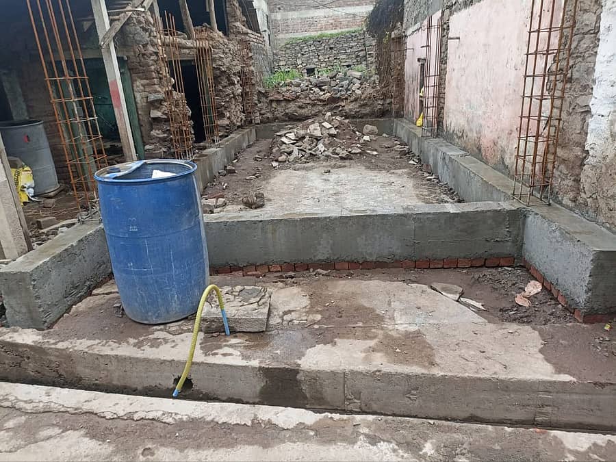 ಚಿಕ್ಕೋಡಿ ತಾಲ್ಲೂಕಿನ ಇಂಗಳಿ ಗ್ರಾಮದಲ್ಲಿ ಜಿಪಿಎಸ್ ಮಾಡದ ತಳಪಾಯದಲ್ಲಿ ನಿಂತುಹೋದ ಸಂತ್ರಸ್ತರ ಮನೆ – ಪ್ರಜಾವಾಣಿ ಚಿತ್ರ