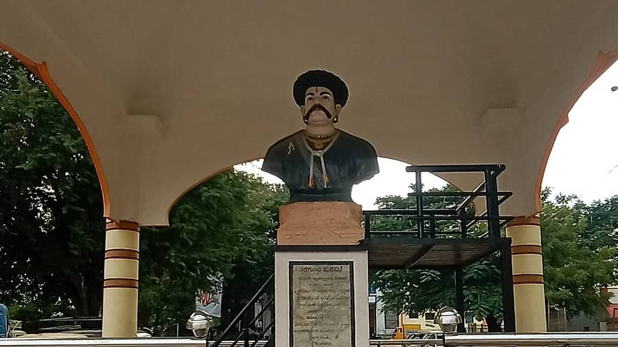 ನರಗುಂದದ ಬಾಬಾಸಾಹೇಬರ ಪುತ್ಥಳಿ