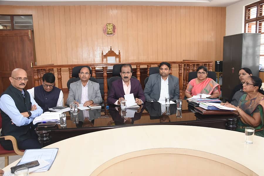 ಮೈಸೂರಿನಲ್ಲಿ ಆಹಾರ ಆಯೋಗದ ಅಧ್ಯಕ್ಷ ಎಚ್.ಕೃಷ್ಣ ಅಧ್ಯಕ್ಷತೆಯಲ್ಲಿ ಜಿಲ್ಲಾ ಮಟ್ಟದ ಅಧಿಕಾರಿಗಳ ಸಭೆ ನಡೆಯಿತು