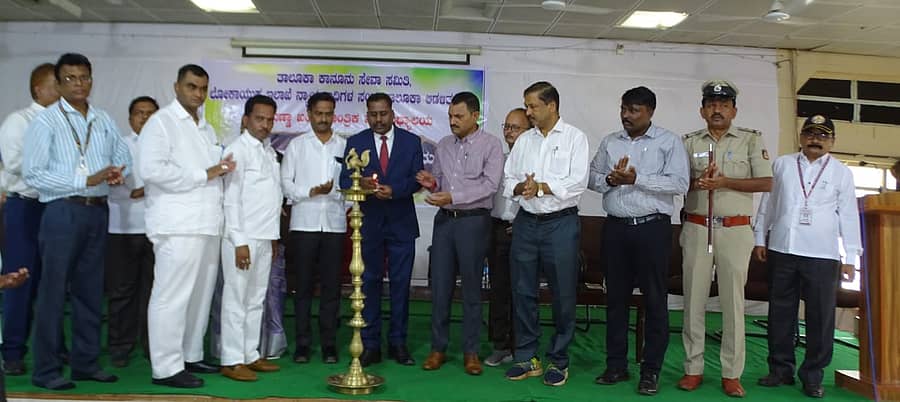 ಭಾಲ್ಕಿಯ ಬಿಕೆಐಟಿ ಕಾಲೇಜಿನಲ್ಲಿ ಆಯೋಜಿಸಿದ್ದ ಲೋಕಾಯುಕ್ತ ಕುರಿತ ಕಾನೂನು ಅರಿವು ಕಾರ್ಯಕ್ರಮವನ್ನು ಸಿವಿಲ್ ನ್ಯಾಯಾಧೀಶ, ತಾಲ್ಲೂಕು ಕಾನೂನು ಸೇವಾ ಸಮಿತಿ ಕಾರ್ಯದರ್ಶಿ ಆನಂದ ಕೊಣ್ಣೂರು ಉದ್ಘಾಟಿಸಿದರು