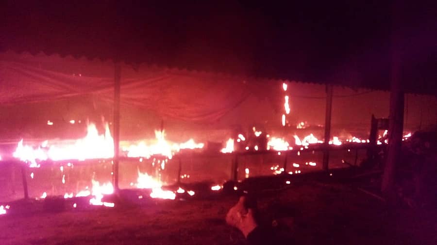 ಕೆಜಿಎಫ್ ತಾಲ್ಲೂಕು ರಾಮಸಾಗರ ಗ್ರಾಮ ಪಂಚಾಯಿತಿಯ ನೆರ್ನಹಳ್ಳಿ ಬಳಿಯಿರುವ ಕೋಳಿಫಾರಂ ಮಂಗಳವಾರ ರಾತ್ರಿ ಹೊತ್ತಿ ಉರಿದ ಬೆಂಕಿ