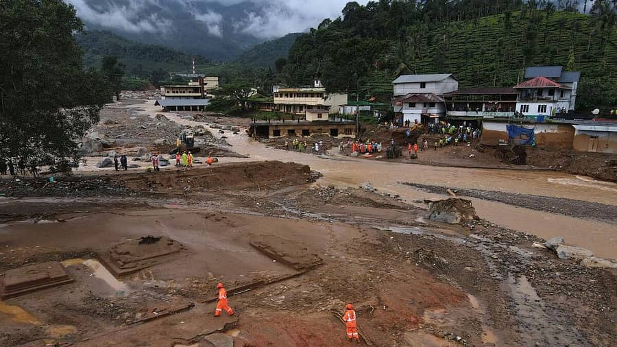 <div class="paragraphs"><p>ಭೂಕುಸಿತದ ಬಳಿಕ ಡ್ರೋನ್‌ನಲ್ಲಿ ವಯನಾಡಿನ ಗ್ರಾಮಗಳು ಕಾಣಿಸಿದ್ದು ಹೀಗೆ</p></div>