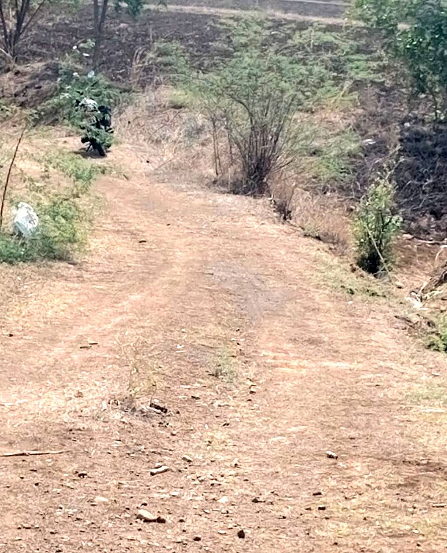 ಬೀದರ್ ತಾಲ್ಲೂಕಿನ ಚಾಂಬೋಳ್‍ನಿಂದ ಶ್ರೀಮಂಡಲ್‍ಗೆ ಸಂಪರ್ಕ ಕಲ್ಪಿಸುವ ಕಚ್ಚಾ ರಸ್ತೆಯ ದುಃಸ್ಥಿತಿ