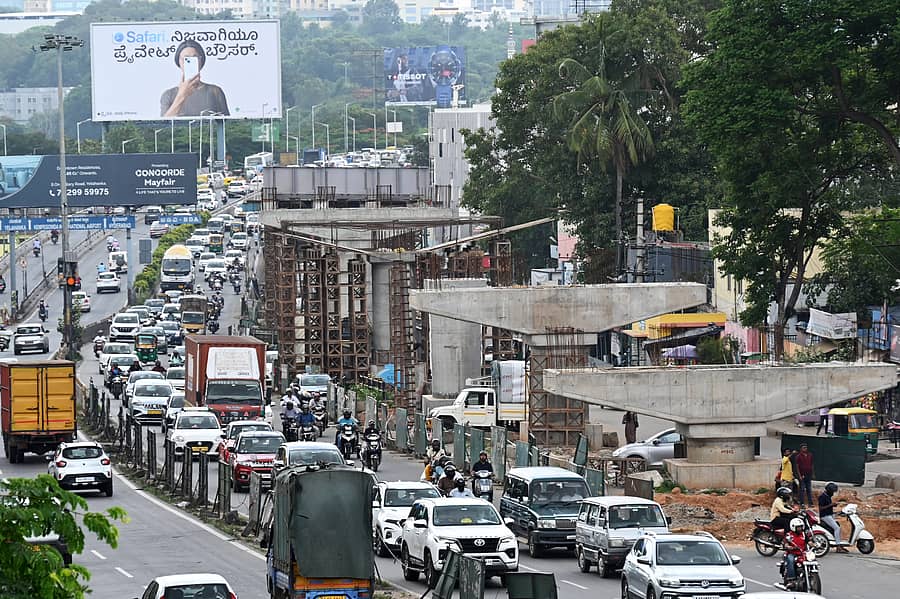 ಹೆಬ್ಬಾಳ ರಸ್ತೆಯಲ್ಲಿ ವಾಹನಗಳ ದಟ್ಟಣೆ. ಪ್ರಜಾವಾಣಿ ಚಿತ್ರ