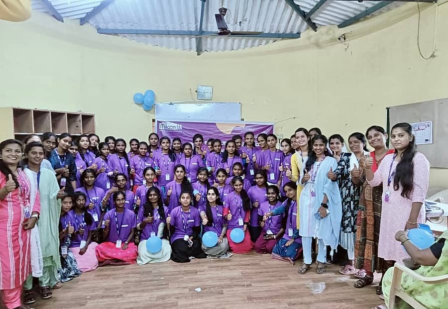 ಎಚ್.ಡಿ.ಕೋಟೆ ಪಟ್ಟಣದ ಹ್ಯಾಂಡ್ ಪೋಸ್ಟ್ನಲ್ಲಿ ಮಿಲಾನ್ ಸಂಸ್ಥೆಯಿಂದ ಈಚೆಗೆ ನಡೆದ ಗರ್ಲ್ ಐಕಾನ್ ಕಾರ್ಯಕ್ರಮದಲ್ಲಿ ಭಾಗವಹಿಸಿದ್ದ ಯುವತಿಯರು