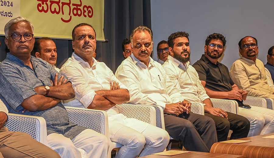 <div class="paragraphs"><p>ಕರ್ನಾಟಕ ಬ್ಯಾರಿ ಸಾಹಿತ್ಯ ಅಕಾಡೆಮಿ ಆಯೋಜಿಸಿದ್ದ ‘ಪಿರ್ಸಪ್ಪಾಡ್’ ಬ್ಯಾರಿ ಸಾಂಸ್ಕೃತಿಕ ಸಂಭ್ರಮದಲ್ಲಿ ಅತಿಥಿಗಳು </p></div>