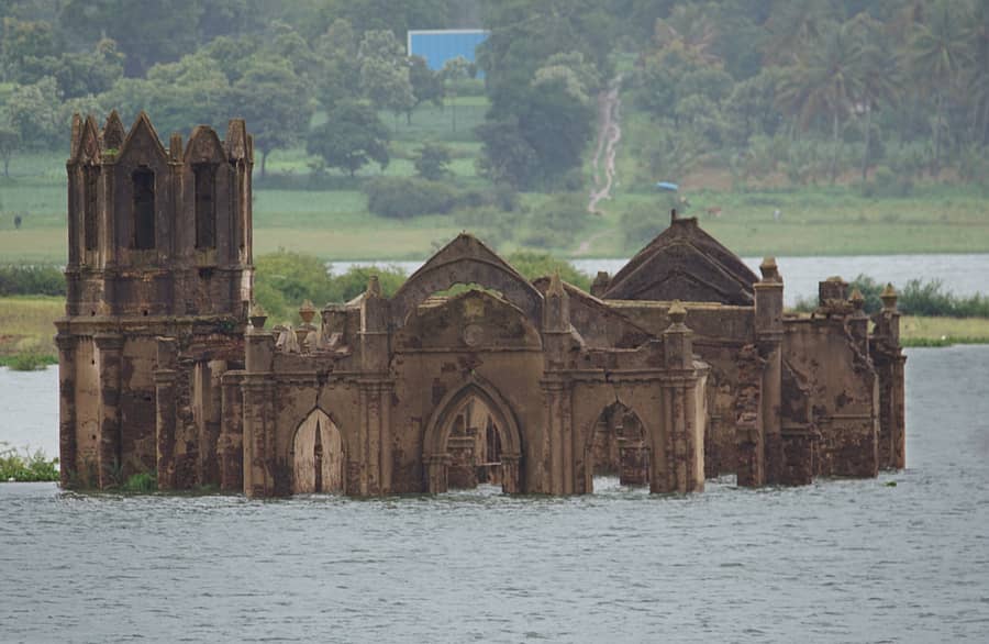 <div class="paragraphs"><p>ಹೇಮಾವತಿ ಹಿನ್ನೀರಿನಲ್ಲಿ ಹಾಸನ ತಾಲ್ಲೂಕಿನ ಶೆಟ್ಟಿಹಳ್ಳಿ ಚರ್ಚ್ ಮುಳುಗಡೆಯಾಗುತ್ತಿದೆ. ಪ್ರಜಾವಾಣಿ </p></div>