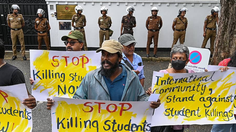 ಮೀಸಲಾತಿಯನ್ನು ವಿರೋಧಿಸಿ ವಿದ್ಯಾರ್ಥಿಗಳು ಪ್ರತಿಭಟನೆ ನಡೆಸಿದರು