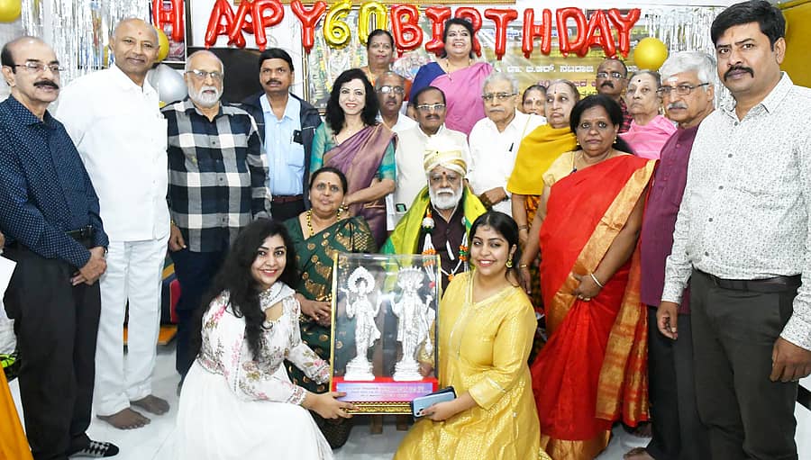 ಮೈಸೂರು ಜಿಲ್ಲಾ ಬ್ರಾಹ್ಮಣ ಮಹಾಸಭಾ, ಯುವ ಮಹಾಸಭಾ, ಮಹಿಳಾ ಮಹಸಭಾ, ಪಾರಿಜಾತ ಟ್ರಸ್ಟ್ ಸಹಯೋಗದಲ್ಲಿ ನಡೆದ ಕಾರ್ಯಕ್ರಮದಲ್ಲಿ ಮಾಜಿ ಸಚಿವ ಸಿ.ಎಚ್.ವಿಜಯ ಶಂಕರ್ ಅವರು ಬಿ.ಆರ್.ನಟರಾಜ್ ಜೋಯಿಸ್ ಅವರನ್ನು ಸನ್ಮಾನಿಸಿದರು