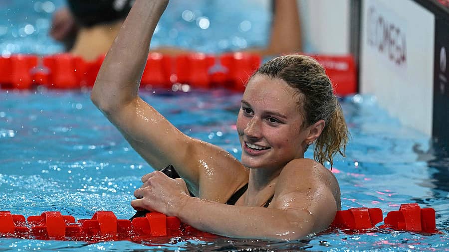 <div class="paragraphs"><p>ಮಹಿಳೆಯರ 400 ಮೀ. ವೈಯಕ್ತಿಕ ಮೆಡ್ಲೆ ಗೆದ್ದ ಸಂಭ್ರಮದಲ್ಲಿ ಕೆನಡಾದ ಸಮ್ಮರ್ ಮೆಕಿಂಟೋಷ್ </p></div>