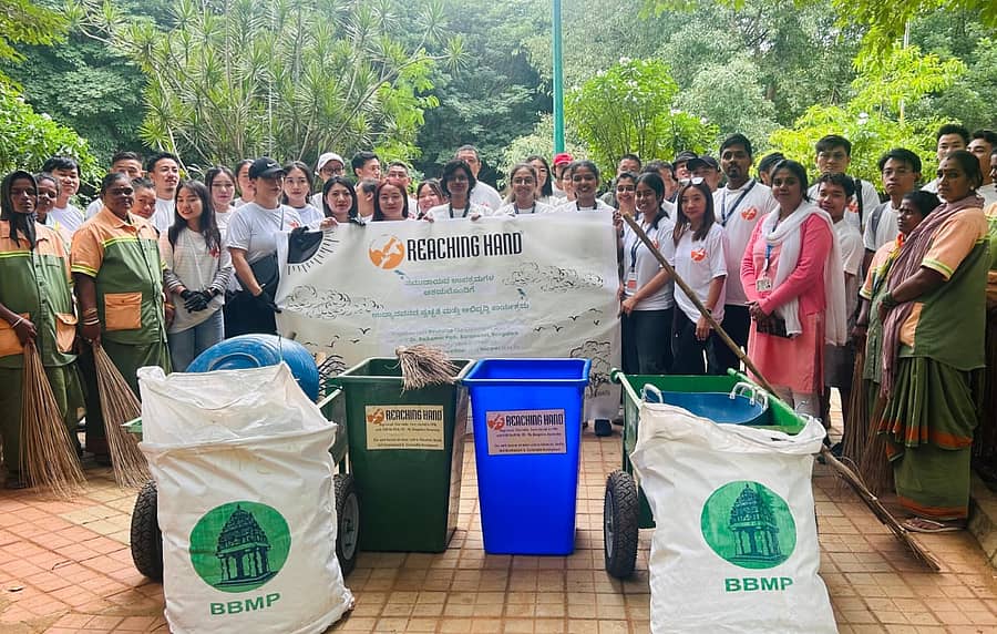 ಬಾಣಸವಾಡಿಯ ಡಾ. ರಾಜ್ಕುಮಾರ್ ಉದ್ಯಾನದ ಸ್ವಚ್ಛತಾ ಕಾರ್ಯಕ್ರಮದಲ್ಲಿ ಭಾಗವಹಿಸಿದ್ದ ಸ್ವಯಂಸೇವಕರು.