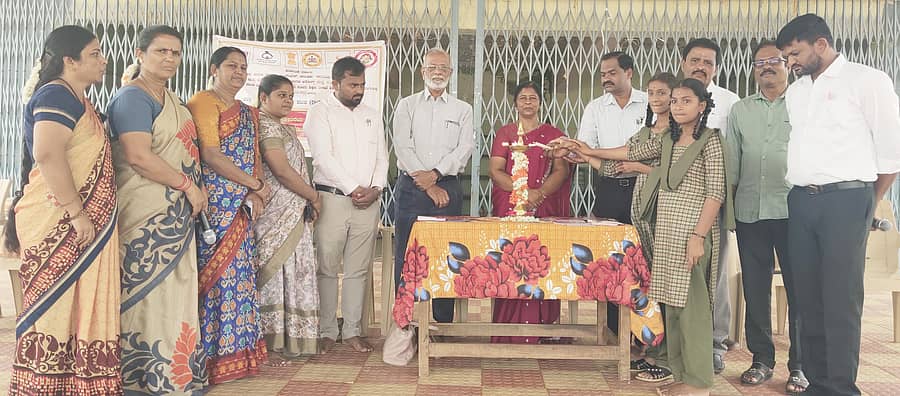 ಬಾಗೇಪಲ್ಲಿ ಪಿಎಂಶ್ರೀ ಶಾಲಾವರಣದಲ್ಲಿ ಹಮ್ಮಿಕೊಂಡಿದ್ದ ಮಿಷನ್ ಶಕ್ತಿ ಯೋಜನೆಯಡಿ ವಿಶೇಷ ಅರಿವು ಹಾಗೂ ನೋಂದಣಿ ಅಭಿಯಾನದ ಕಾರ್ಯಕ್ರಮವನ್ನು ತಾಲ್ಲೂಕು ಕ್ಷೇತ್ರಶಿಕ್ಷಣಾಧಿಕಾರಿ ಎಂ.ತಜುನಾ ಉದ್ಘಾಟಿಸಿದರು