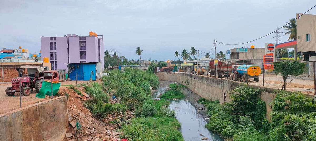 ರಾಮನಗರ: ಇನ್ನೂ ಸ್ವಚ್ಛತೆ ಕಾಣದ ರಾಜಕಾಲುವೆ, ಚರಂಡಿ