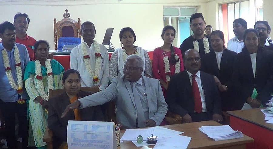 ಕೊಪ್ಪಳದಲ್ಲಿ ಶನಿವಾರ ನಡೆದ ಲೋಕ ಅದಾಲತ್ನಲ್ಲಿ ವಿಚ್ಛೇದನಕ್ಕೆ ಬಂದಿದ್ದ ದಂಪತಿಯನ್ನು ಒಂದುಗೂಡಿಸಲಾಯಿತು