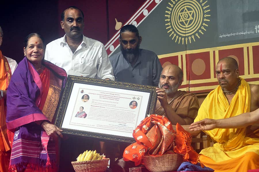 ಕಳರಿ ಪಯಟ್ಟು ಗುರು ಮೀನಾಕ್ಷಿ ಅಮ್ಮ ಅವರನ್ನು ಸನ್ಮಾನಿಸಲಾಯಿತು
