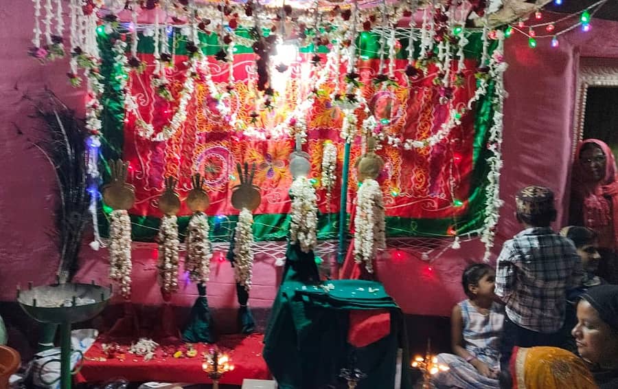 ಮೊಹರಂ ಪ್ರಯುಕ್ತ ಕೆ.ಆರ್.ಪೇಟೆ ತಾಲ್ಲೂಕಿನ ಅಗ್ರಹಾರಬಾಚಹಳ್ಳಿಯಲ್ಲಿ ಮುಸ್ಲಿಮರು ಬಾಬಯ್ಯನ ಹಬ್ಬವನ್ನು ಸಂಭ್ರಮದಿಂದ ಆಚರಿಸಿದರು.