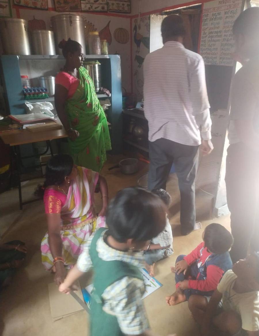 ಫೋಟೋ 01,ಸುದ್ದಿ 01:ತಾಲ್ಲೂಕಿನ ಸಿ ಯಡವನಹಳ್ಳಿಯ ಅಂಗನವಾಡಿ ಯಲ್ಲಿ ಕುಕ್ಜರ್ ಸ್ಫೋಟಗೊಂಡಿರುವುದು.