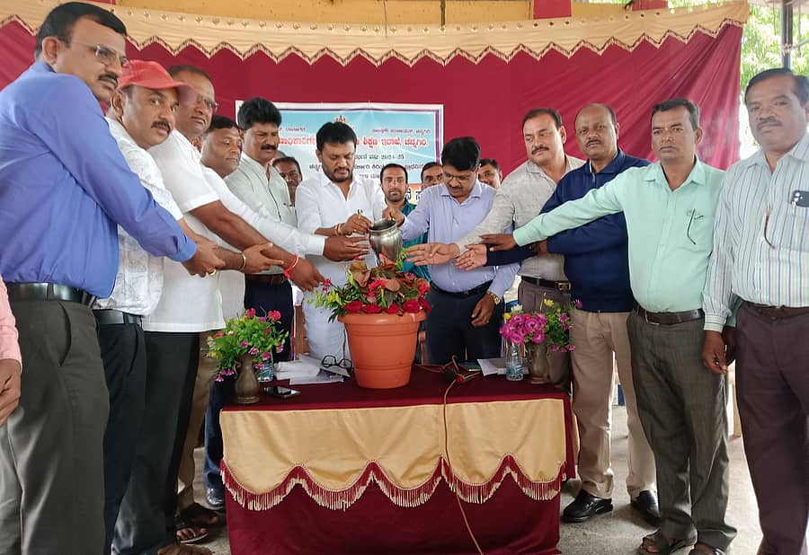 ಸಂತೇಬೆನ್ನೂರಿನ ಎಸ್ಎಸ್ ಜೆವಿಪಿ ಕೆಪಿಎಸ್ ಶಾಲೆಯಲ್ಲಿ ಶನಿವಾರ ನಡೆದ ಕಾರ್ಯಕ್ರಮವನ್ನು ಶಾಸಕ ಬಸವರಾಜು ವಿ.ಶಿವಗಂಗಾ ಉದ್ಘಾಟಿಸಿದರು