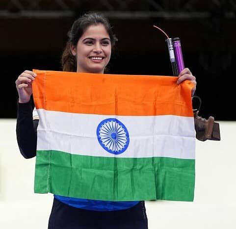 <div class="paragraphs"><p>ಪ್ಯಾರಿಸ್ ಒಲಿಂಪಿಕ್ಸ್ನ ಮಹಿಳೆಯರ 10 ಮೀಟರ್ ಏರ್ ಪಿಸ್ತೂಲ್ ವಿಭಾಗದಲ್ಲಿ ಶೂಟರ್ ಮನು ಭಾಕರ್ ಕಂಚಿನ ಪದಕ ಗೆದ್ದಿದ್ದಾರೆ. ಈ ಮೂಲಕ ಶೂಟಿಂಗ್ನಲ್ಲಿ ಪದಕ ಗೆದ್ದ 'ಮೊದಲ ಭಾರತೀಯ ಮಹಿಳೆ' ಎಂಬ ಹೆಗ್ಗಳಿಕೆಗೆ ಅವರು ಪಾತ್ರರಾಗಿದ್ದಾರೆ.</p></div>