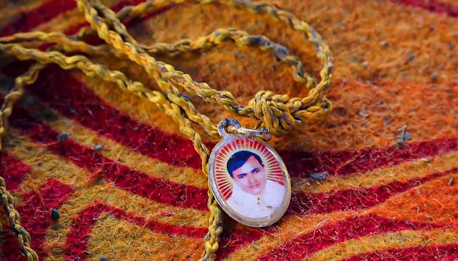 <div class="paragraphs"><p><strong>ಭೋಲೆ ಬಾಬಾ ಚಿತ್ರವಿರುವ ಲಾಕೆಟ್  </strong></p></div>