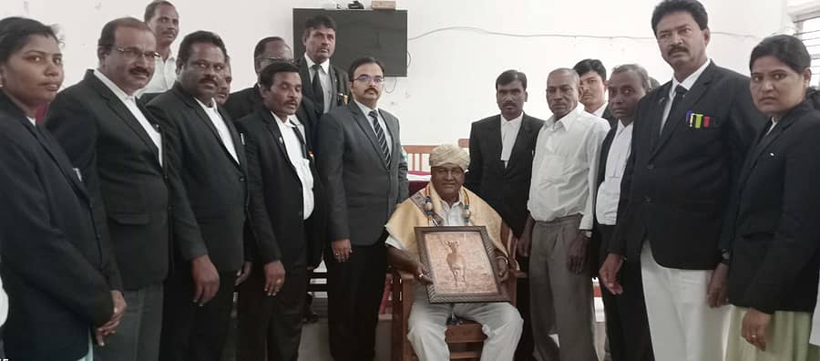 ಜಗಳೂರಿನಲ್ಲಿ ತಾಲ್ಲೂಕು ವಕೀಲರ ಸಂಘದ ವತಿಯಿಂದ ತಾಂಡಾ ಅಭಿವೃದ್ಧಿ ನಿಗಮದ ನೂತನ ಅಧ್ಯಕ್ಷ ಜಯದೇವನಾಯ್ಕ ಅವರನ್ನು ಸನ್ಮಾನಿಸಲಾಯಿತು