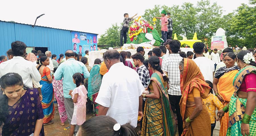 ಚಿತ್ರ ಭಾಲ್ಕಿ ತಾಲ್ಲೂಕಿನ ಕೋನಮೇಳಕುಂದಾ ಗ್ರಾಮದಲ್ಲಿ ಸಾನಿಸಾಹೇಬ್ ಜಾತ್ರೆ ಜರುಗಿತು 