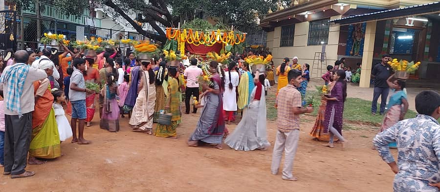 ನಾಗದೇವನಹಳ್ಳಿಯಲ್ಲಿ ಕರಿಯಮ್ಮ, ಬೇವಿನಹಳ್ಳಮ್ಮ ದೇವಿ ಉತ್ಸವ ನಡೆಯಿತು.