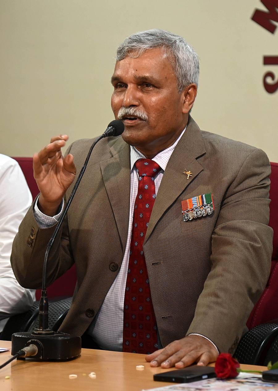 ಸಂವಾದದಲ್ಲಿ ಭಾರತೀಯ ವಾಯುಪಡೆಯ ನಿವೃತ್ತ ಗ್ರೂಪ್ ಕ್ಯಾಪ್ಟನ್ ಸುಧೀರ್ ಜಿ. ಅಮೀನ್ ಮಾತನಾಡಿದರು– ಪ್ರಜಾವಾಣಿ ಚಿತ್ರ