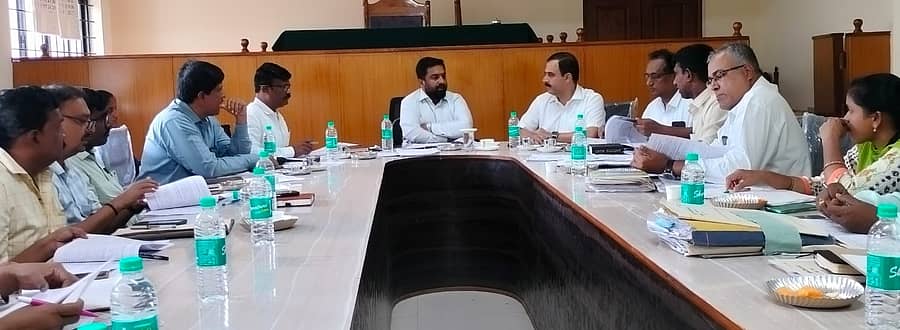 <div class="paragraphs"><p>‌ರಾಮನಗರದ ತಾಲ್ಲೂಕು ಕಚೇರಿ ಸಭಾಂಗಣದಲ್ಲಿ&nbsp;ಉಪ ವಿಭಾಗಾಧಿಕಾರಿ ಪಿ.ಕೆ. ಬಿನೋಯ್ ನೇತೃತ್ವದಲ್ಲಿ ಮ್ಯಾನ್ಯುಯಲ್ ಸ್ಕ್ಯಾವೆಂಜರ್ಸ್ ನೇಮಕಾತಿ ನಿಷೇಧ ಮತ್ತು ಪುನರ್ವಸತಿ ಕಾಯ್ದೆಗೆ ಸಂಬಂಧಿಸಿದ ಉಪವಿಭಾಗ ಮಟ್ಟದ ಜಾಗೃತಿ ಮತ್ತು ಉಸ್ತುವಾರಿ ಸಮಿತಿ ಸಭೆ ನಡೆಯಿತು. </p></div>