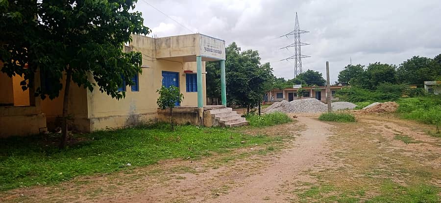 ಕಾಂಪೌಂಡ್ ಇಲ್ಲದ ಕುಷ್ಟಗಿ ಸರ್ಕಾರಿ ಜ್ಯೂನಿಯರ್ ಕಾಲೇಜಿನ ಮುಂಭಾಗ ಬಯಲು ಬಹಿರ್ದೆಸೆ ತಾಣವಾಗಿದೆ