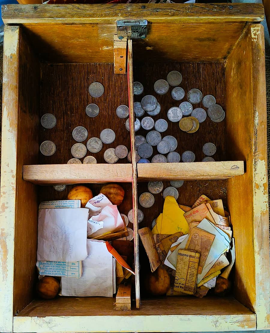 ಅಫಜಲಪುರ ತಾಲ್ಲೂಕಿನ ಮಾಶಾಳ ಗ್ರಾಮ ಪಂಚಾಯಿತಿ ವ್ಯಾಪ್ತಿಗೆ ಒಳಪಡುವ ರಾಮನಗರದಲ್ಲಿ ಶಿವಾನಂದ ಕಾಶಿರಾಯ ಬೊರುಟಿ ಎಂಬವರಿಗೆ ಸೇರಿದ ಪಾನ್ ಶಾಪ್ ದರೋಡೆ ಮಾಡಿರುವುದು.