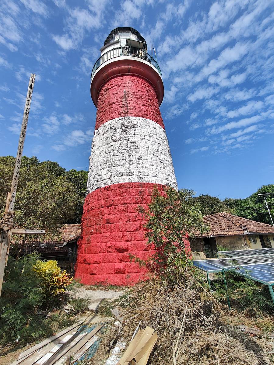 <div class="paragraphs"><p>ಕಾರವಾರದ ದೇವಗಡ ದ್ವೀಪದಲ್ಲಿರುವ ದೀಪಸ್ತಂಭ </p></div>