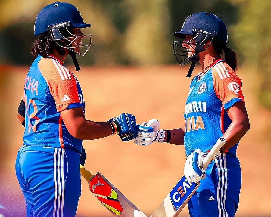 <div class="paragraphs"><p>ರಿಚಾ ಘೋಷ್, ಹರ್ಮನ್ಪ್ರೀತ್ ಕೌರ್</p></div>