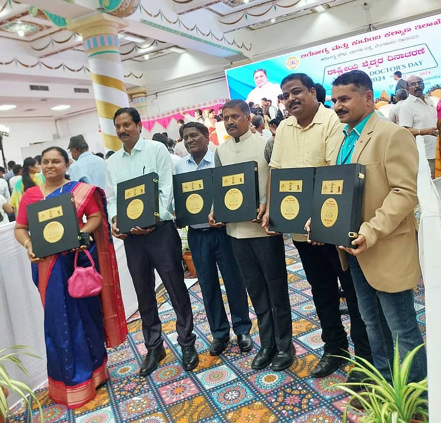 ರಾಜ್ಯಮಟ್ಟದ ‘ವೈದ್ಯ ಶ್ರೀ’ ಪ್ರಶಸ್ತಿಯೊಂದಿಗೆ ಕಲಬುರಗಿಯ ಜಿಲ್ಲೆಯ ವೈದ್ಯರು...