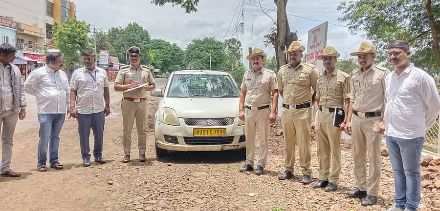 ಗಾಂಜಾ ಸಾಗಿಸುತ್ತಿದ್ದ ಕಾರನ್ನು ಕಾಗವಾಡ ಪೊಲೀಸರು ಜಪ್ತಿ ಮಾಡಿಕೊಂಡರು