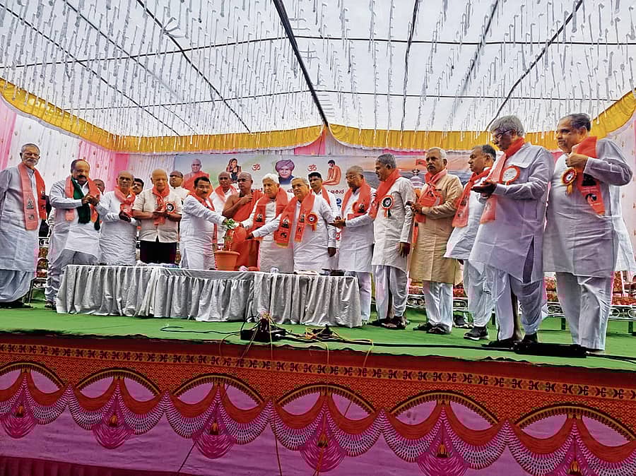 ಲೋಕಾಪುರ ಸಮೀಪದ ಮೆಟಗುಡ್ಡ ಗ್ರಾಮದಲ್ಲಿ ಹೇಮರಡ್ಡಿ ಮಲ್ಲಮ್ಮ ದೇವಸ್ದಾನ ಹಾಗೂ ಹೇಮ ವೇಮ ಸಭಾ ಭವನವನ್ನು ಸಚಿವ ಎಚ್.ಕೆ.ಪಾಟೀಲ ಉದ್ಘಾಟಿಸಿದರು