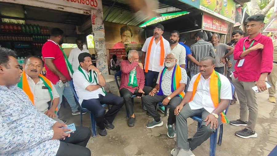 ಕೆಜಿಎಫ್ ಕ್ಷೇತ್ರದ ಮಾಜಿ ಶಾಸಕ ವೈ. ಸಂಪಂಗಿ ಮೈಸೂರು ಚಲೊ ಪಾದಯಾತ್ರೆಯಲ್ಲಿ ಮಂಗಳವಾರ ಭಾಗವಹಿಸಿದರು