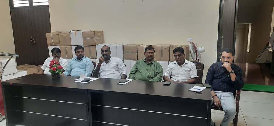 ರಾಷ್ಟ್ರೀಯ ಹೆದ್ದಾರಿ 66ರ ಅವೈಜ್ಞಾನಿಕ ಕಾಮಗಾರಿಯ ಕುಂದುಕೊರತೆ, ಬೇಡಿಕೆಗಳ ಬಗ್ಗೆ ಸಾರ್ವಜನಿಕ ಸಭೆ ನಡೆಯಿತು