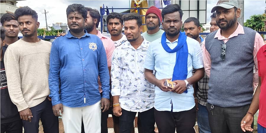 ಬೇತಮಂಗಲದ ಎವೈವಿಕೆ ಸಂಘಟನೆ ಸಂಸ್ಥಾಪಕ ಅಧ್ಯಕ್ಷ ಜೈ ಭೀಮ್ ಶ್ರೀನಿವಾಸ್  ಪತ್ರಿಕಾ ಹೇಳಿಕೆ ನೀಡಿದರು.