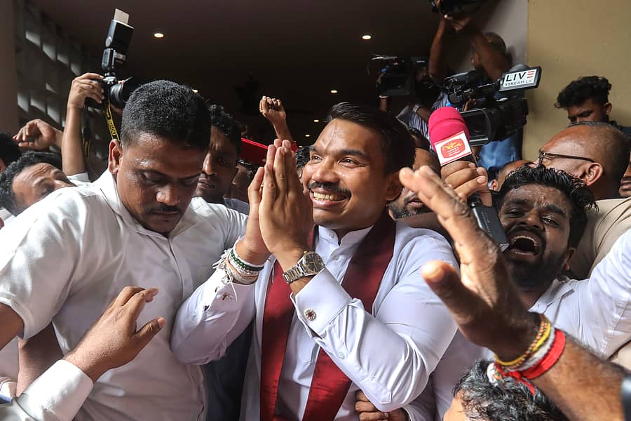 ಶ್ರೀಲಂಕಾ ಅಧ್ಯಕ್ಷೀಯ ಚುನಾವಣೆಗೆ ಆಡಳಿತಾರೂಢ ಎಸ್ಎಲ್ಪಿಪಿ ಪಕ್ಷದ ಅಭ್ಯರ್ಥಿಯಾಗಿ ನಮಲ್ ರಾಜಪಕ್ಸ ಅವರನ್ನು ಬುಧವಾರ ನಾಮನಿರ್ದೇಶನ ಮಾಡಲಾಯಿತು –ಪಿಟಿಐ