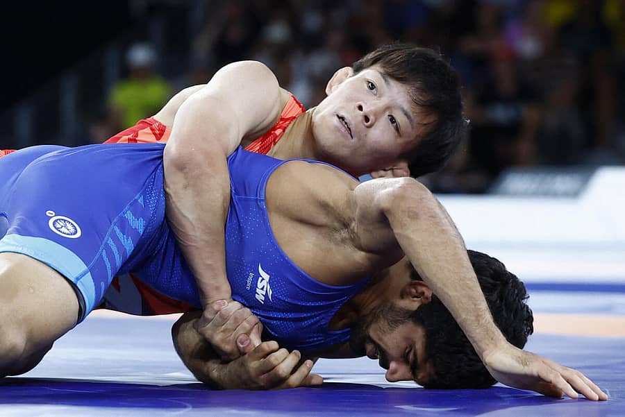 <div class="paragraphs"><p>ಅಮನ್ ಸೆಹ್ರಾವತ್ (ನೀಲಿ ಜೆರ್ಸಿ)</p></div>