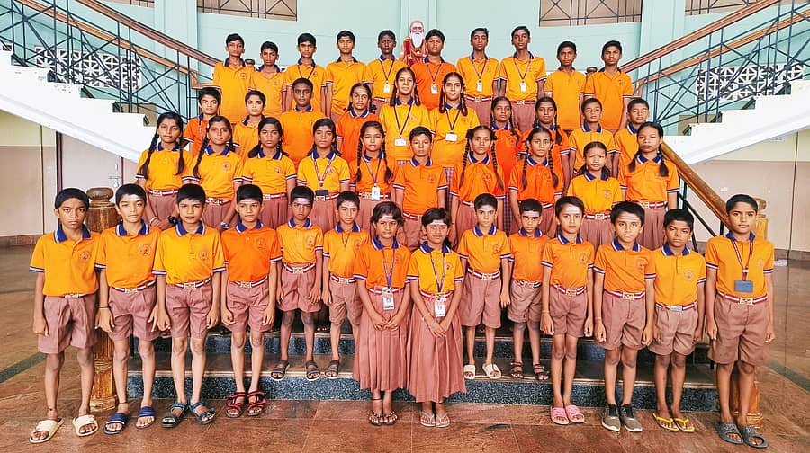 ನಂಜನಗೂಡು ತಾಲ್ಲೂಕಿನ ಸುತ್ತೂರು ಜೆಎಸ್ಎಸ್ ವಸತಿ ಶಾಲೆಯಲ್ಲಿ ವ್ಯಾಸಂಗ ಮಾಡುತ್ತಿರುವ 23 ಜೋಡಿ ಅವಳಿ ಮಕ್ಕಳು