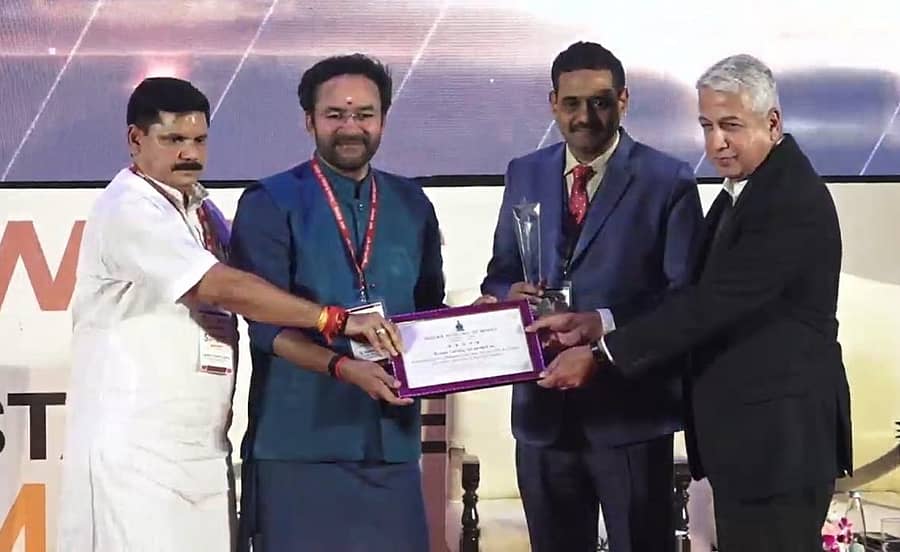 ನವದೆಹಲಿಯ ಡಾ. ಬಿ.ಆರ್. ಅಂಬೇಡ್ಕರ್ ಇಂಟರ್ ನ್ಯಾಷನಲ್ ಸೆಂಟರ್ನಲ್ಲಿ ಇತ್ತೀಚಿಗೆ ಇಂಡಿಯನ್ ಬ್ಯೂರೋ ಆಫ್ ಮೈನ್ಸ್ ವತಿಯಿಂದ ಸ್ಮಯೋರ್ ಸಂಸ್ಥೆಯ ಅಧಿಕಾರಿಗಳು 5 ಸ್ಟಾರ್ ರೇಟಿಂಗ್ ಪ್ರಶಸ್ತಿ ಪಡೆದುಕೊಂಡರು