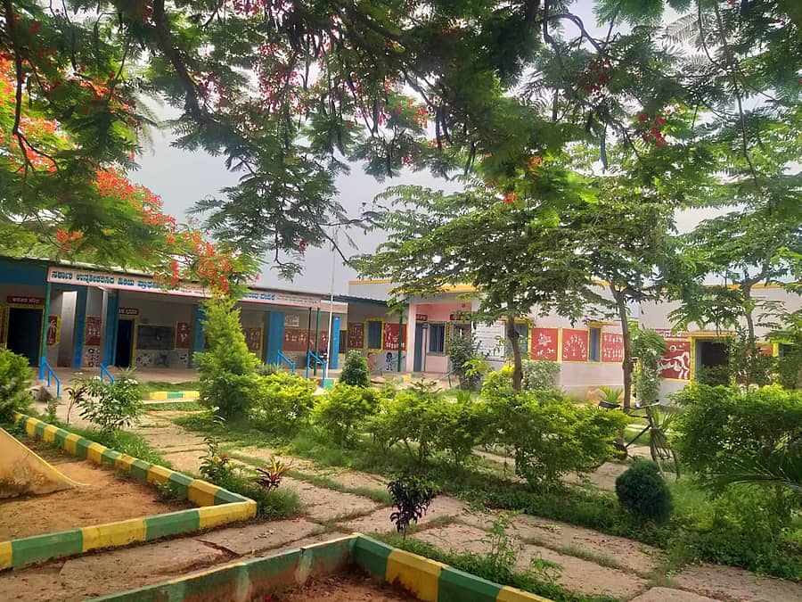 ಶಿಡ್ಲಘಟ್ಟ ತಾಲ್ಲೂಕಿನ ಸುಗಟೂರು ಸರ್ಕಾರಿ ಶಾಲೆಯ ಹಸಿರು ಪರಿಸರ