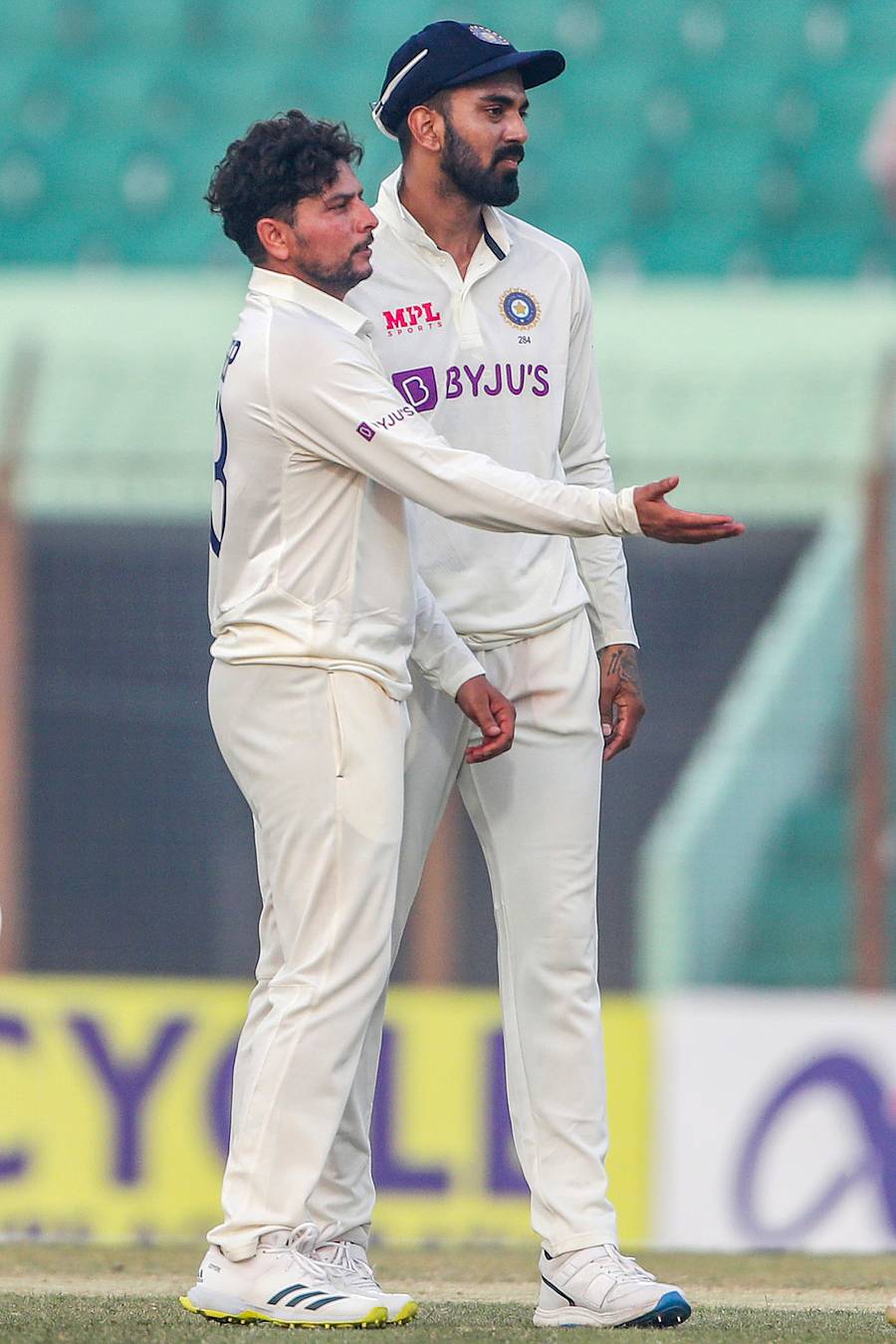 ಕುಲದೀಪ್ ಯಾದವ್ ಮತ್ತು ಕೆ.ಎಲ್. ರಾಹುಲ್