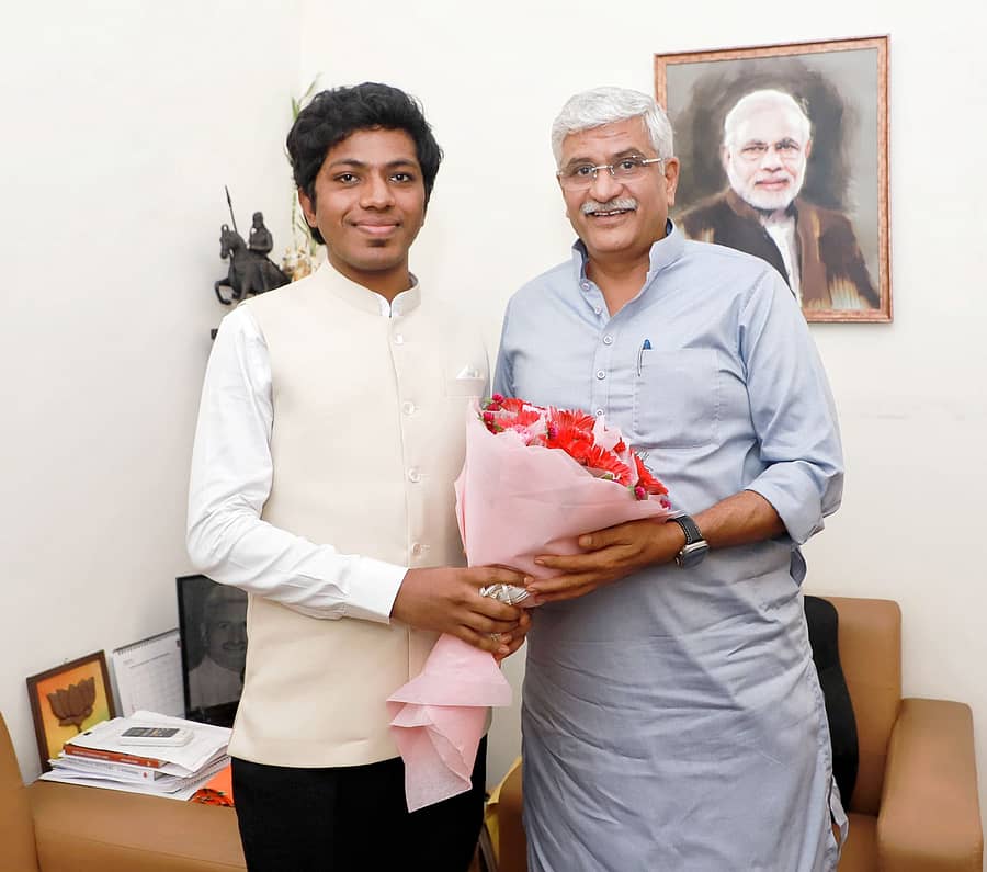 ಸಂಸದ ಸಾಗರ್‌ ಖಂಡ್ರೆ ಅವರು ನವದೆಹಲಿಯಲ್ಲಿ  ಮಂಗಳವಾರ ಕೇಂದ್ರ ಸಂಸ್ಕೃತಿ ಮತ್ತು ಪ್ರವಾಸೋದ್ಯಮ ಸಚಿವ ಗಜೇಂದ್ರ ಸಿಂಗ್ ಶೇಖಾವತ್ ಅವರನ್ನು ಭೇಟಿ ಮಾಡಿದರು
