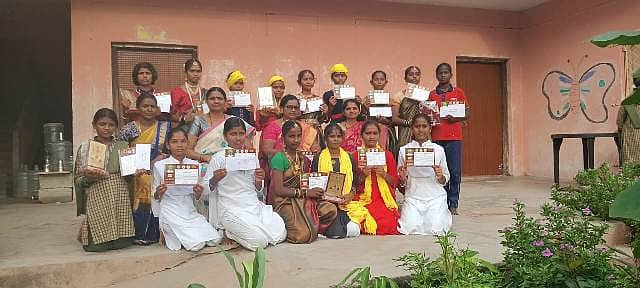ಜಾನಪದ ನೃತ್ಯ ಹಾಗೂ ಭಜನಾ ಸ್ಪರ್ಧೆಯಲ್ಲಿ ಜಿಲ್ಲಾಮಟ್ಟಕ್ಕೆ ಆಯ್ಕೆಯಾದ ವಡಗೇರಾ ಪಟ್ಟಣದ ಕಸ್ತೂರಿ ಬಾ ಗಾಂಧಿ ಶಾಲೆಯ ಬಾಲಕಿಯರು