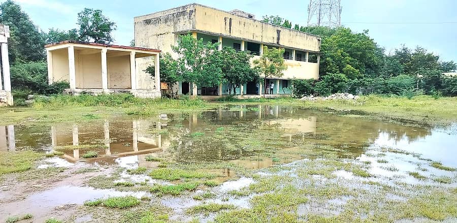 ಸೇಡಂ ಪಟ್ಟಣದ ಕ್ಷೇತ್ರ ಶಿಕ್ಷಣಾಧಿಕಾರಿ ಕಚೇರಿ ಎದುರು ಈಚೆಗೆ ಸುರಿದ ಮಳೆ ನೀರು ನಿಂತಿರುವುದು