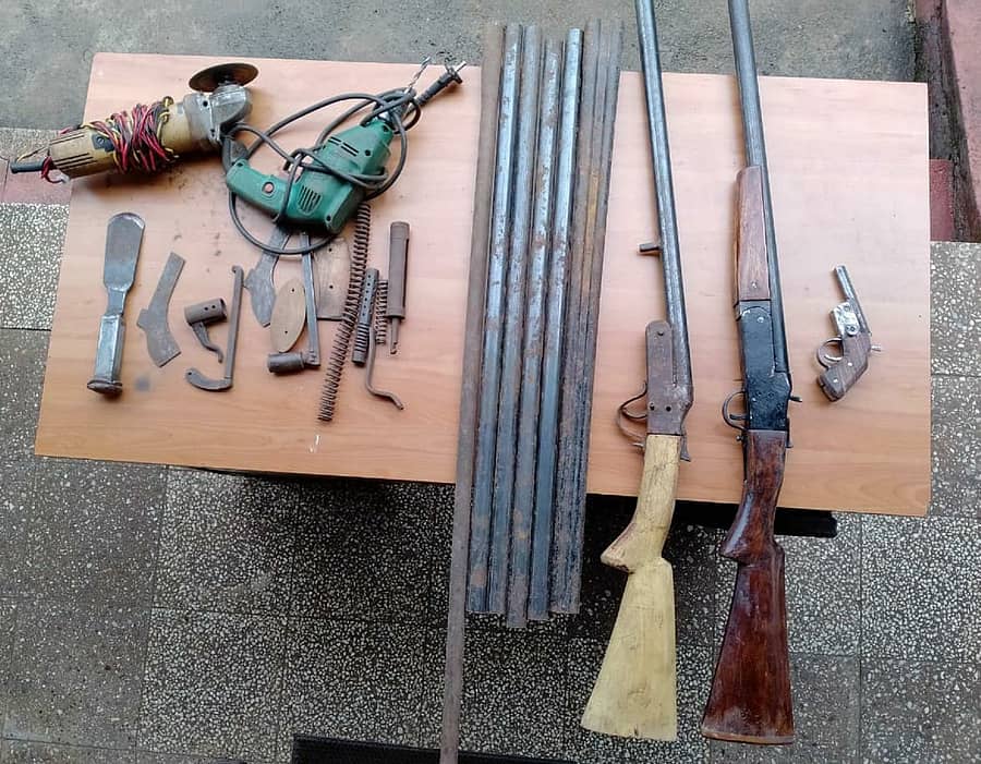 ಆರೋಪಿಗಳಿಂದ ವಶಪಡಿಸಿಕೊಂಡ ಅಕ್ರಮ ನಾಡಬಂದೂಕು ಹಾಗೂ ನಾಡಪಿಸ್ತೂಲುಗಳು